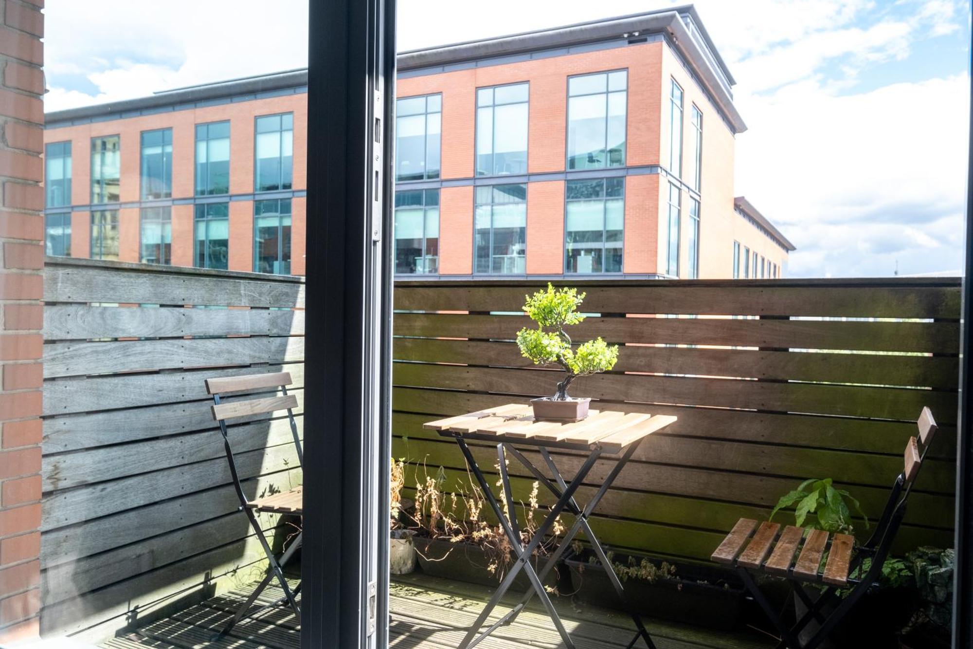 Anime Suite - Central And Free Parking With Netflix Birmingham Buitenkant foto